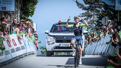 Ukrajinec Carenko presenetljiv zmagovalec kraljevske etape, zelena majica Norvežanu