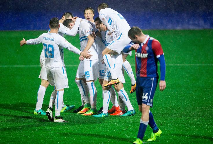Rečani so v deževnem jadranskem derbiju odpravili Hajduk z 2:1. | Foto: Vid Ponikvar