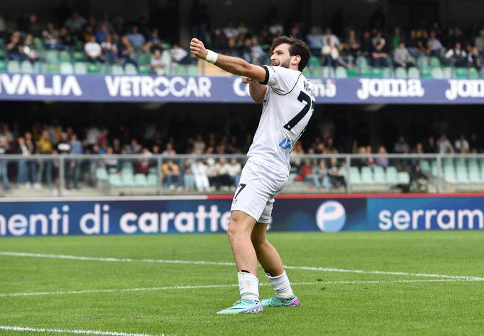 Khvicha Kvaratskhelia je za peto zmago Napolija zabil dva gola. | Foto: Reuters