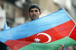 Azerbajdžanski novinar ostro odgovoril Angležem, ki so ožigosali Baku