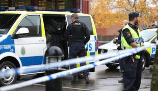 Napadalec z mečem na švedski šoli je imel rasistični motiv