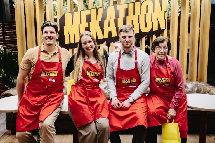 Zmagovalci Mekathona: Klemen Bergant, Kaja Gorše, Vid Pajer in Meta Marjeta Marko. Zmaga jim je prinesla lepe nagrade in tudi trenutek slave.  | Foto: arhiv ponudnika