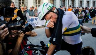 UCI v sporu med Rohanom Dennisom in Bahrain-McLarnom pritrdila slednjemu