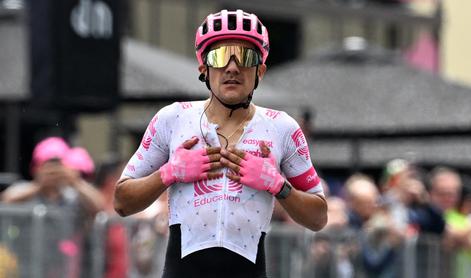 Richard Carapaz zmagovalec razgibane etape, Primož Roglič v cilj s favoriti