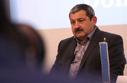 "Svoje milijone zapravlja za to, da širi svoja politična prepričanja, ki so precej skrajna" #video