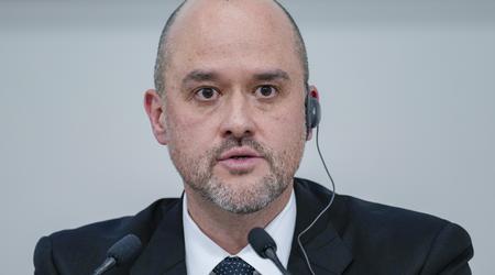 Zaskrbljeni direktor: zapirajo sedem tovarn, odpuščajo 20 tisoč ljudi