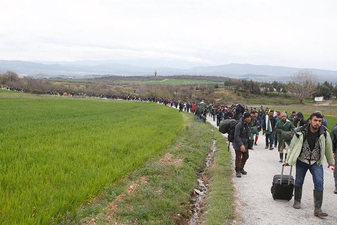 Val beguncev in migrantov ne pojenja, čeprav je meja povsem zaprta. | Foto: 