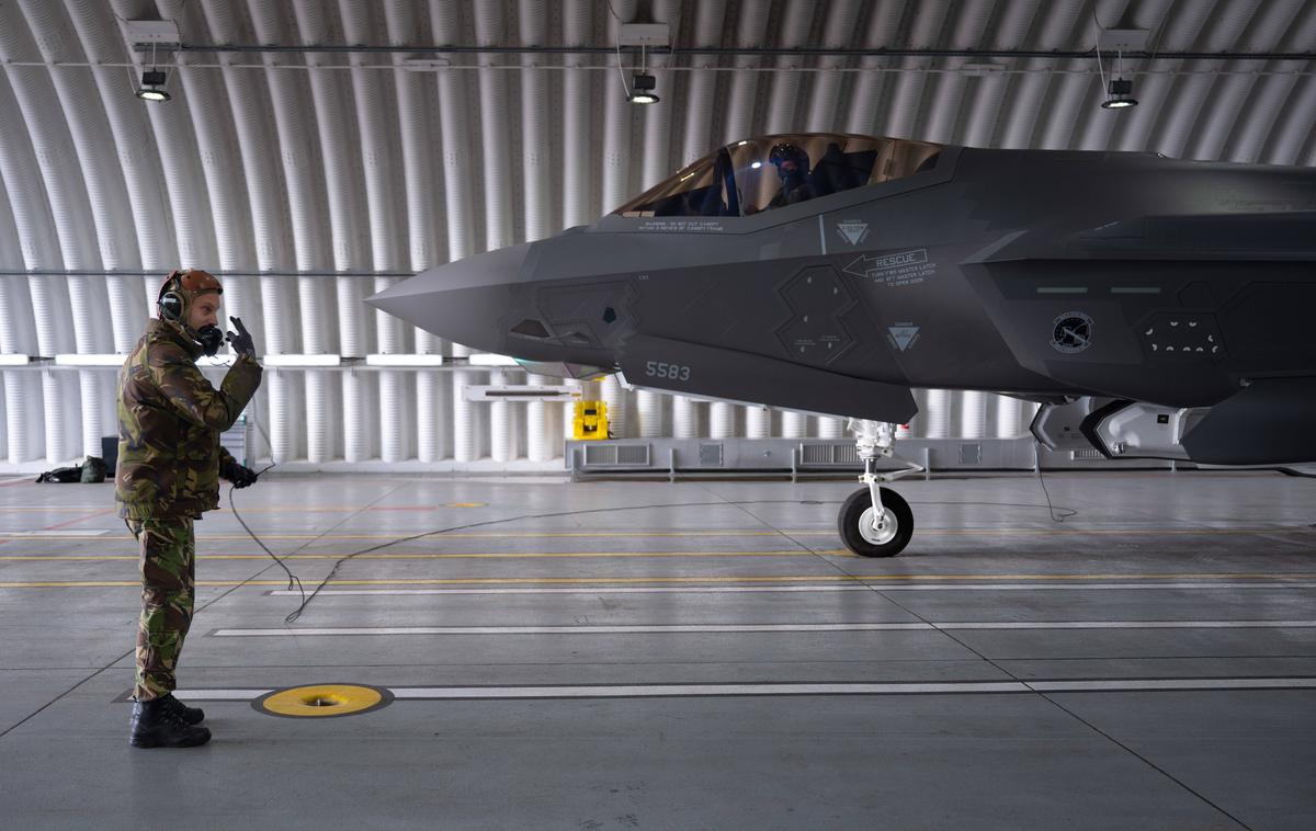 piloti KLM, letalo F-35 | Za letenje z vojaškimi letali je lažje usposobiti pilote civilnih letal kot popolne začetnike. | Foto Guliverimage