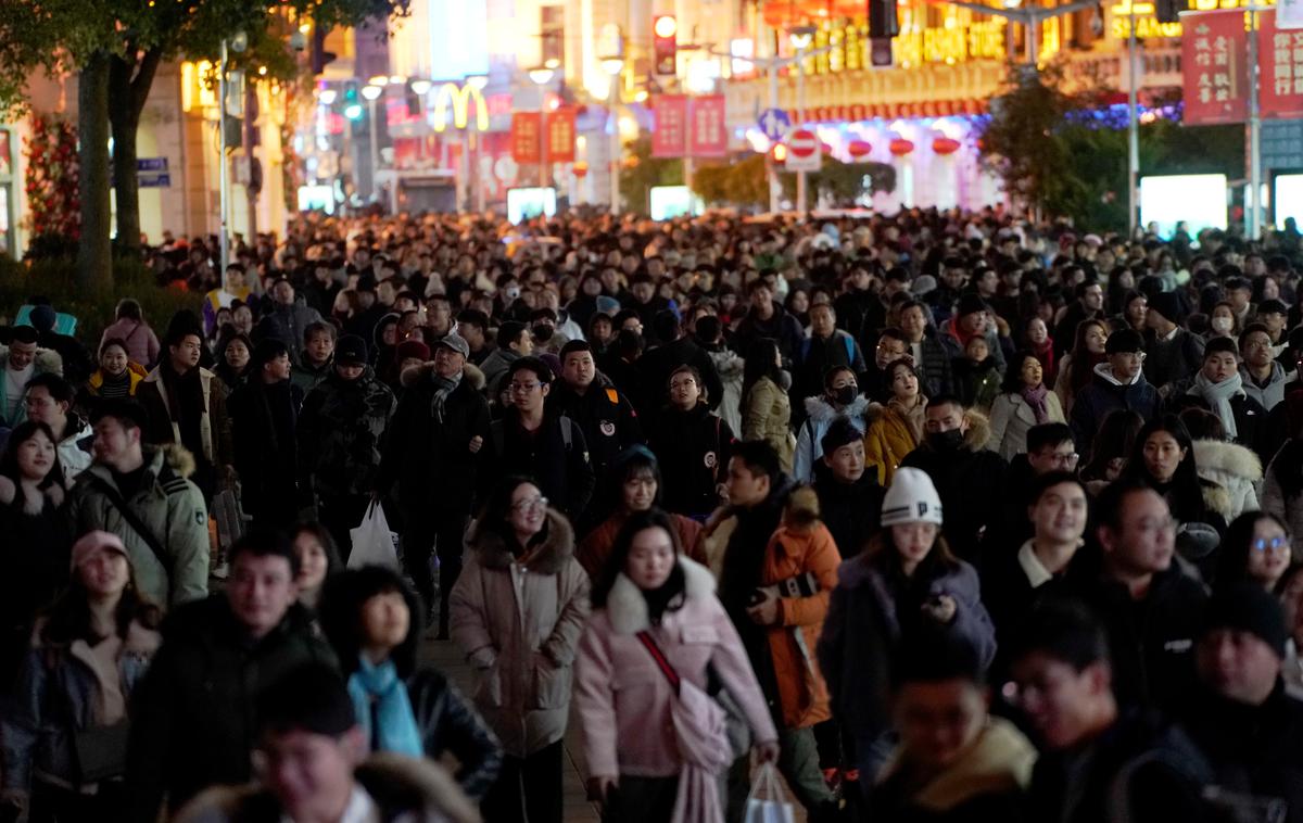 Kitajska | Upad števila prebivalcev za 1,27 milijona je sicer kapljica v morje spričo dejstva, da Kitajska šteje skupaj 1,39 milijarde ljudi. | Foto Reuters
