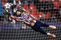 V živo: Zdesetkani Arsenal na Češkem, Oblak bo ujel legendo