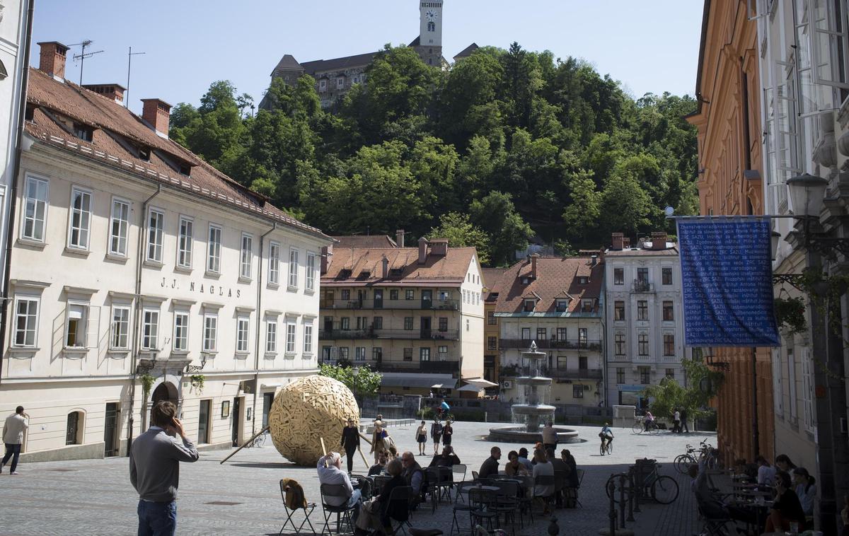 Nepremičnine Stara Ljubljana | Po nekaterih ocenah je v Ljubljani več kot dva tisoč najemniških stanovanj v zadnjem času končalo na spletnih platformah Booking in Airbnb, ki se kratkoročno oddajajo turistom. | Foto Bojan Puhek
