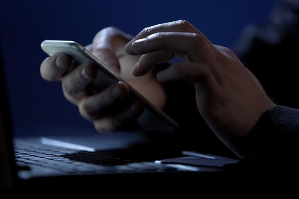 Po uvedbi interneta v plemenu zavladal popoln kaos: postali so leni in zasvojeni s pornografijo