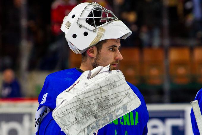 V zadnjem obdobju prvi čuvaj slovenske mreže Gašper Krošelj je prvo priložnost med hokejsko smetano dobil leta 2015. | Foto: HZS/Drago Cvetanovič