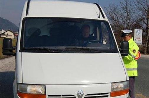 Nas lahko policist ustavi zgolj preventivno?