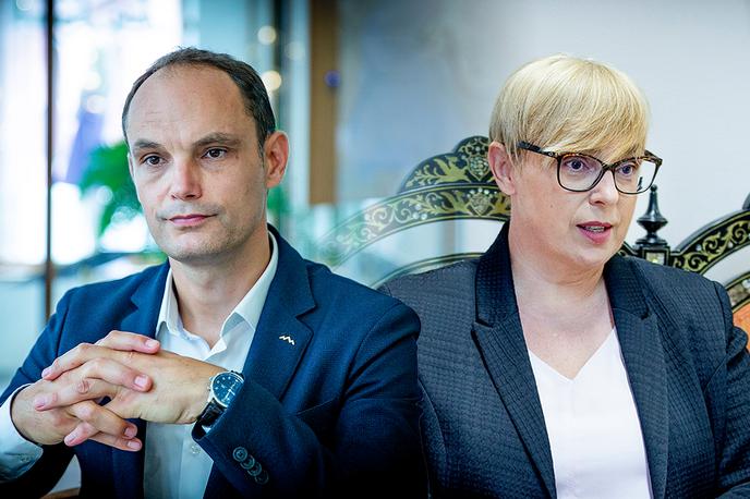 Anže Logar, Nataša Pirc Musar | Po podatkih zadnje javnomnenjske raziskave v boju za predsednika republike na vrhu ni prišlo do sprememb. | Foto Ana Kovač