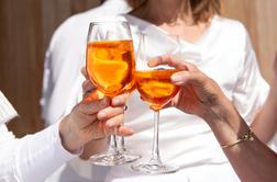 Zakaj vsi naročajo aperol spritz?
