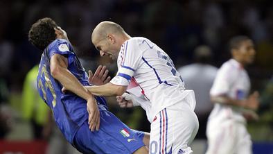 Odvrnil mu je, da bi raje njegovo sestro, nato prejel udarec stoletja