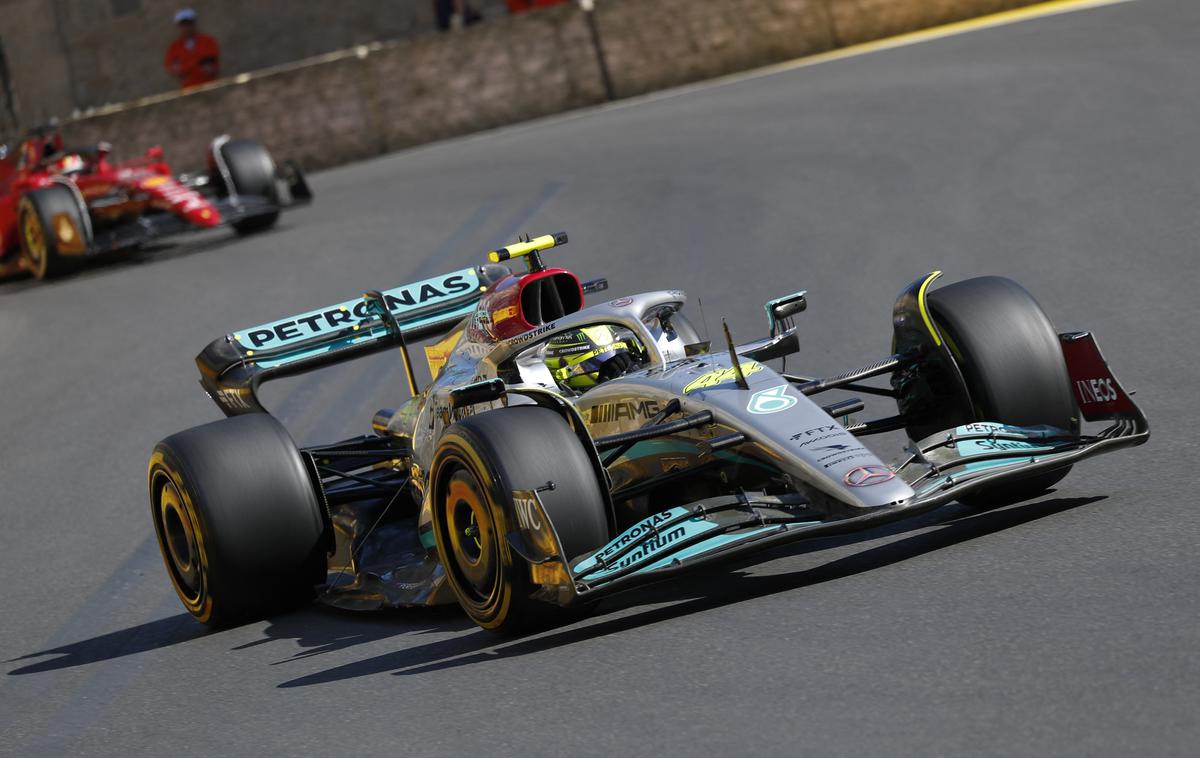 Baku Hamilton Mercedes | Lewis Hamilton s svojim Mercedesom na najdaljši ravnini močno poskakuje. | Foto Reuters
