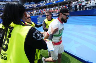 Varnostniki na tekmi Belgija - Iran preprečili vdor na zelenico