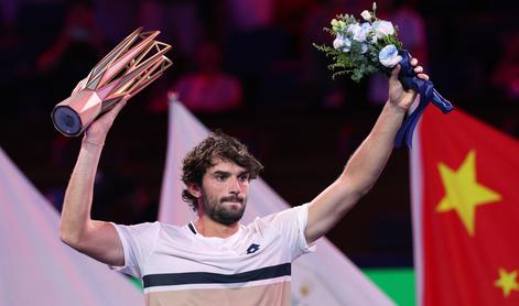 Vacherot niz presenečenj sklenil z zmago v Šanghaju, Gauff slavila v Wuhanu