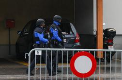 V Švici moški z nožem ranil več ljudi