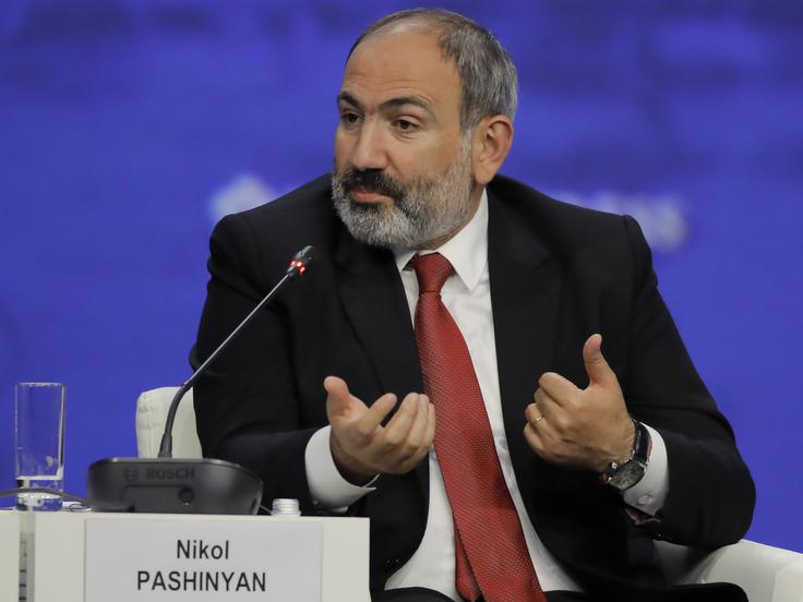 Pašinjan je v sporu z vodstvom Armenske apostolske cerkve od leta 2020, ko je njen poglavar, katolikos Garegin II., začel pozivati k njegovemu odstopu. | Foto: Guliverimage
