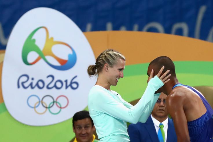 Objem Ashtona in Brianne Theisen-Eaton | Foto: Getty Images