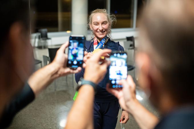 Janja Garnbret sprejem Brnik | Foto: Grega Valančič/Sportida