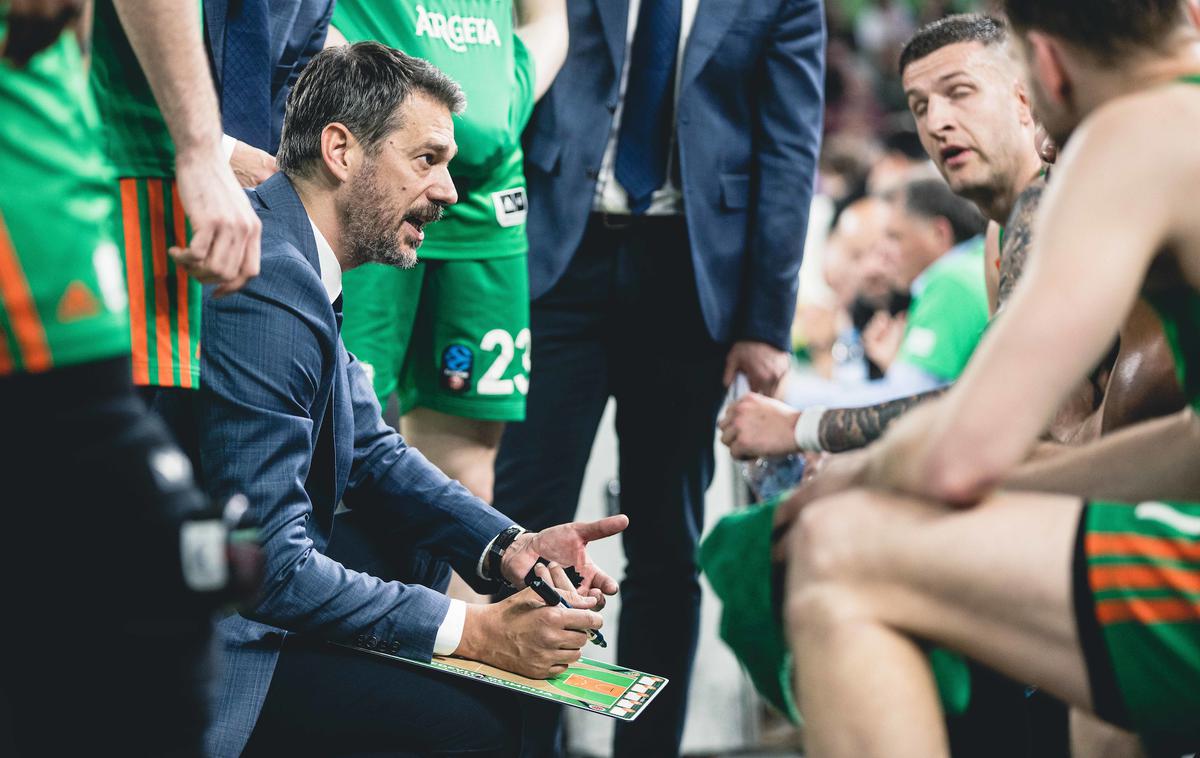 Cedevita Olimpija Golemac | Jurica Golemac opozarja, da igra Igokea odlično, moštveno košarko. | Foto Grega Valančič/Sportida