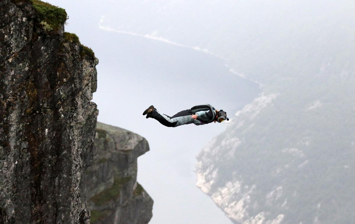 base jump | Padalec je umrl po trčenju v skalno polico, so sporočili iz PU Kranj. Fotografija je simbolična. | Foto Thinkstock