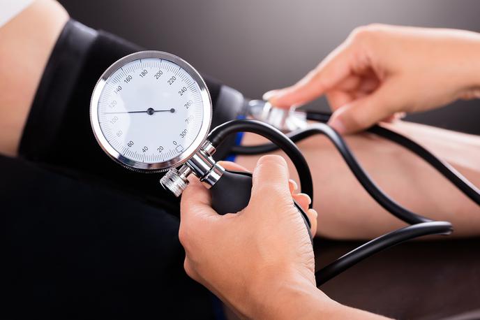 Krvni pritisk | Cilj aktivnosti ob svetovnem dnevu hipertenzije je spodbuditi ljudi k merjenju krvnega tlaka, povečati zavedanje o nevarnostih zvišanega krvnega tlaka in izboljšati zavzetost za zdravljenje, saj brez naštetega ni mogoče doseči ciljnih vrednosti, to je manj kot 140/90 mm Hg.