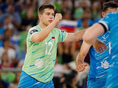 Oranžni zmaji se krepijo, prišla še dva Slovenca