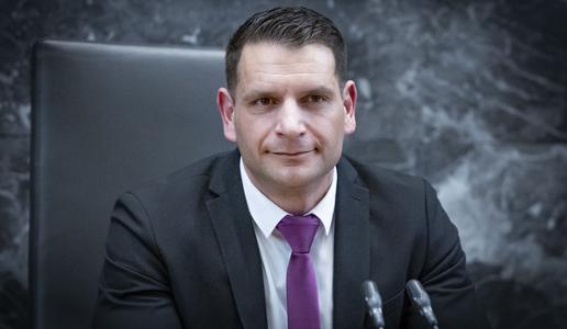 To po vladni odpravi ukrepov proti Izraelu meni opozicija, Stevanović molči