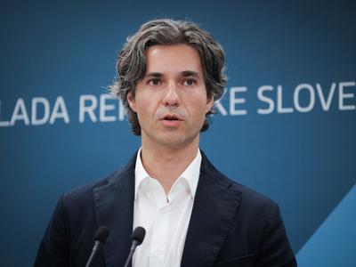 Mesec: Neuspeh pobudnikov referenduma o pokojninski reformi zmaga dialoga