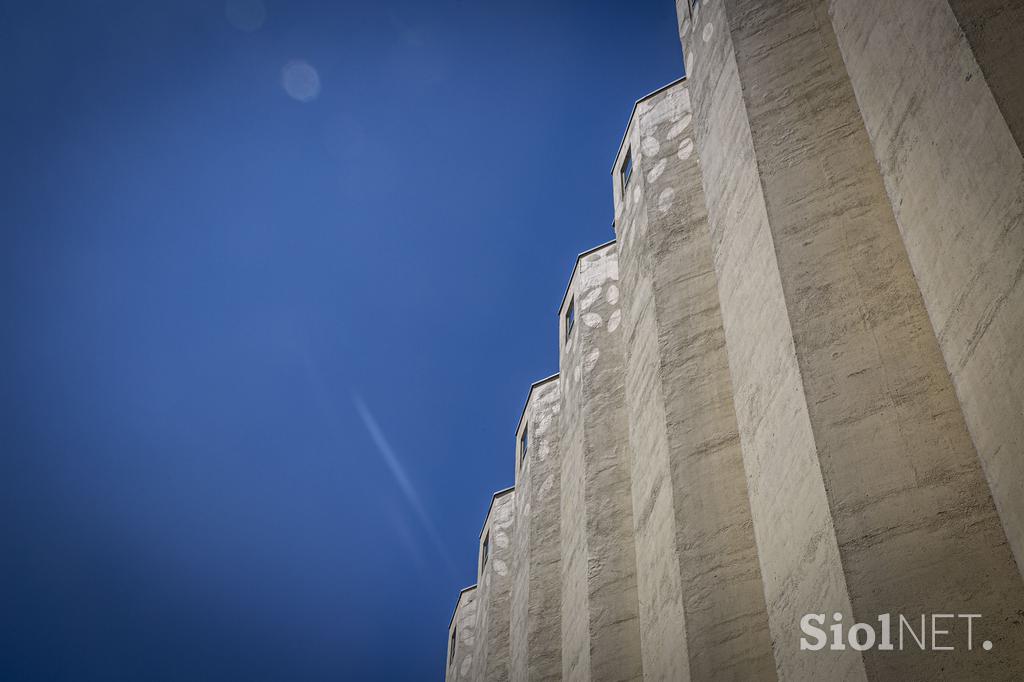 Žito silosi v ljubljanskem BTCju. silos žito