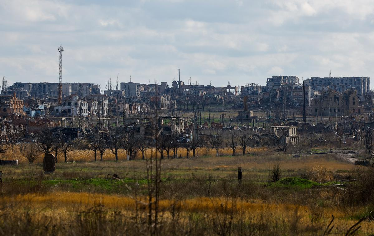 Marinka, Ukrajina, vojna v Ukrajini, Ruševine | Mesto Marinka v Ukrajini je danes videti, kot da je nad njim eksplodirala atomska bomba. V resnici je bilo prizorišče skoraj dve leti trajajoče bitke, ki se je končala z ruskim zavzetjem Marinke.  | Foto Reuters