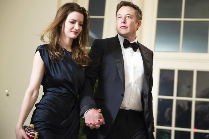 Elon Musk z drugo ženo Talulah, poročila sta se leta 2010, ločila pa kar dvakrat, leta 2012 in po vnovični poroki nato spet leta 2016. Musk ima vse otroke s svojo prvo ženo Justine Wilson. | Foto: Reuters