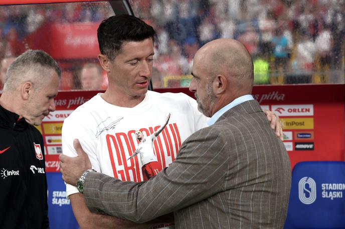 Michal Probierz Robert Lewandowski | Nekdanji selektor Poljske Michal Probierz je Ronertu Lewandowskemu vzel kapetanski trak. | Foto Reuters