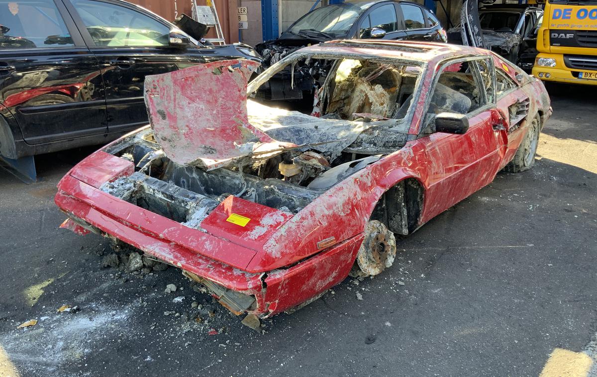 Ferrari mondial | Tega ferrarija so ukradli pred 26 leti. Ni pa znano, koliko časa je bil pod vodo. | Foto De Ooyevaar Autodemontage