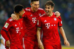 Bayern zmlel Borussio in napovedal vrnitev na prestol, Stuttgart počil petardo