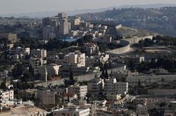 Jeruzalem: neznanec zapeljal v množico in ranil več deset ljudi