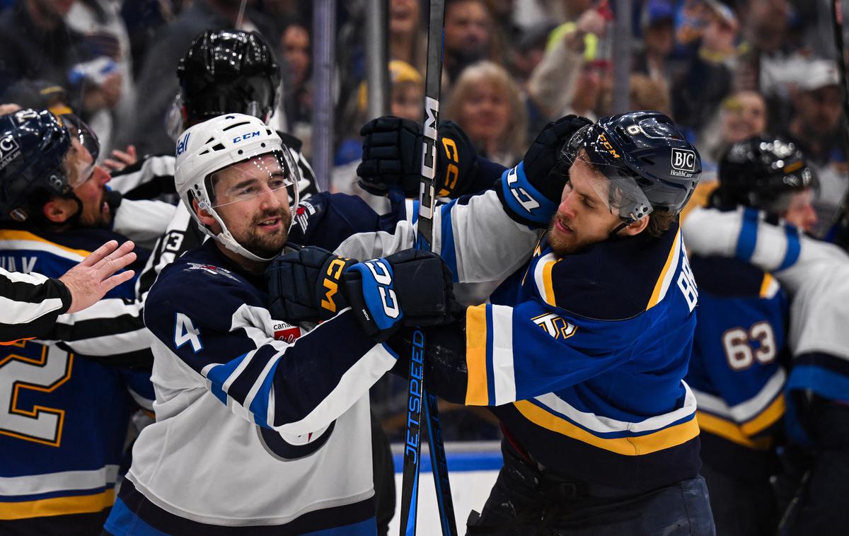Winnipeg Jets St. Louis Blues | Hokejisti St. Louis Blues so z zmago nad Winnipeg Jets (5:2) serijo zmag poravnali na 3:3 in izsilili odločilno sedmo tekmo. | Foto Reuters