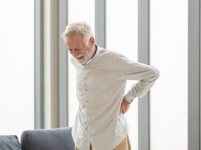 Kaj povzroča bolečine v hrbtenici? Krivec je lahko osteohondroza.