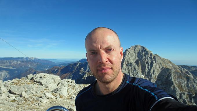 V Sloveniji živeči Britanec oz. Valižan Alex Jordan namerava v prihodnjih 28 dneh prehoditi Slovensko planinsko pot.  | Foto: osebni arhiv/Lana Kokl