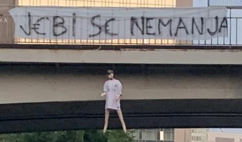 Bilo je morbidno, besni navijači Olimpije v Ljubljani obesili lutko z njegovo podobo