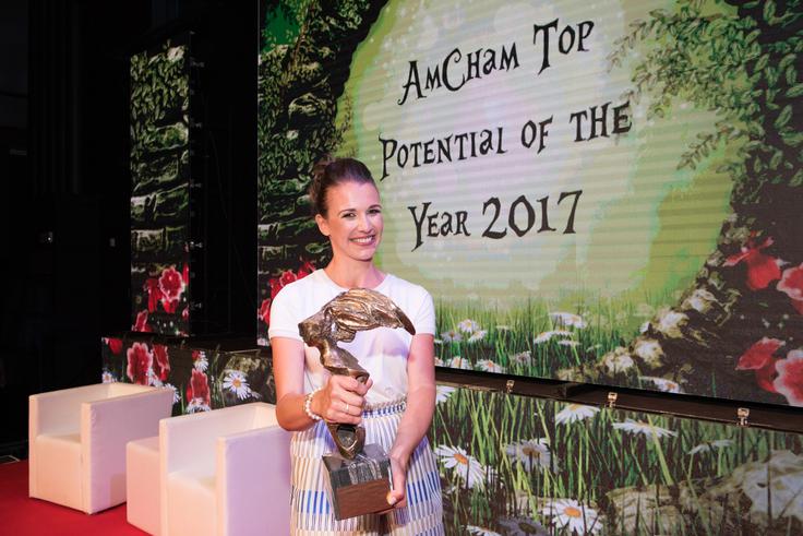 Deani Jezeršek je bil podeljen naziv ambasadorke AmCham Young Professionals. "To mi predstavlja veliko odgovornost, predstavljam namreč obraz celotne sedme generacije," nam je povedala v intervjuju. | Foto: AmCham Slovenija