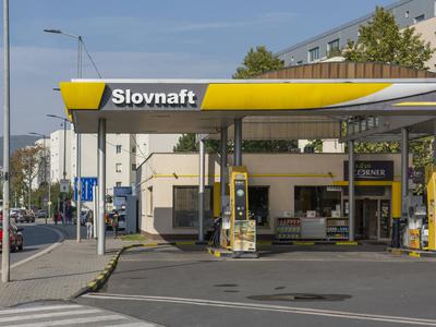 Bruselj: Višje cene dizla za tujce na Slovaškem v nasprotju s pravom EU