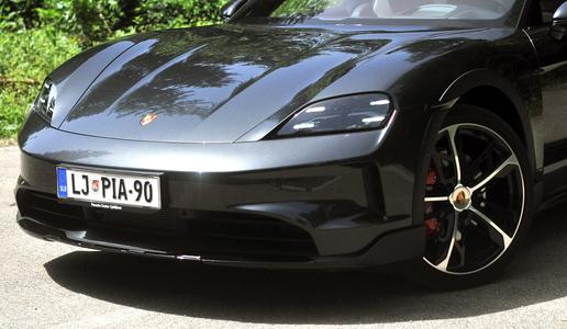 Lahko Porsche dva avtomobila združi v enega?