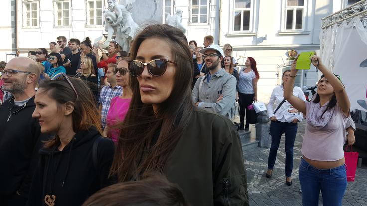 "V petah vozim ves čas. Kdaj se tudi preobujem – čevlje imam v avtu, a veliko vozim z visokimi petami," pravi Senida Hajdarpašić, pevka skupine Muff. | Foto: Metka Prezelj