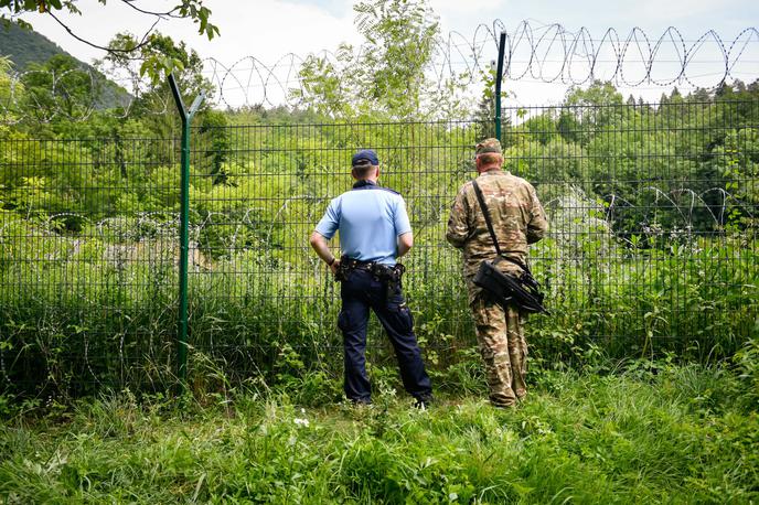mešane patrulje policije in vojske | Prisotnost mešanih patrulj na terenu bo skladna z veljavnim načrtom o sodelovanju med slovensko vojsko in policijo. Enak ukrep je bil sprejet leta 2015 ob migrantskem valu. | Foto STA